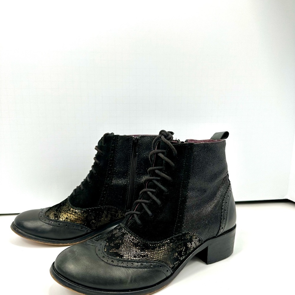 Irregular choice collection - Bed of Roses sparkly black and gold heeled boots